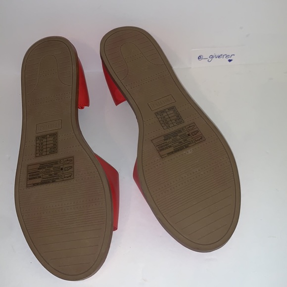 8.5 Coral Wide Strap Sandal Forever 21 - Picture 6 of 11